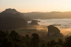 Best places to view the sea of mist in Thailand: Mountains piercing through the mist and clouds seen from Phu Langka in Phayao