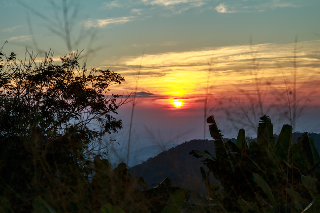 Best places to view the sea of mist in Thailand: Sunrise at Khao Krajom in Ratchaburi