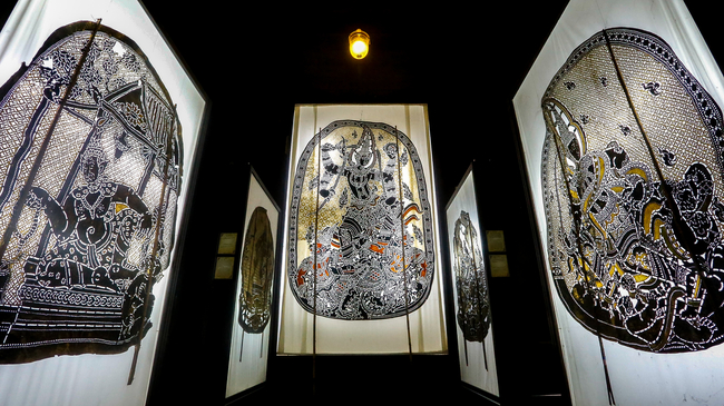 Things to do in Ratchaburi, Thailand: Surrounded by shadows at Wat Khanon