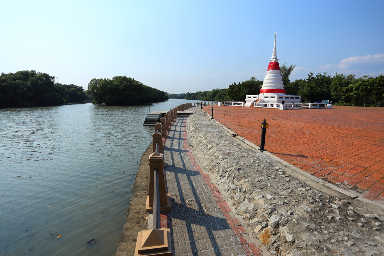 Things to do in Rayong, Thailand: Phra Chedi Klang Nam by the river