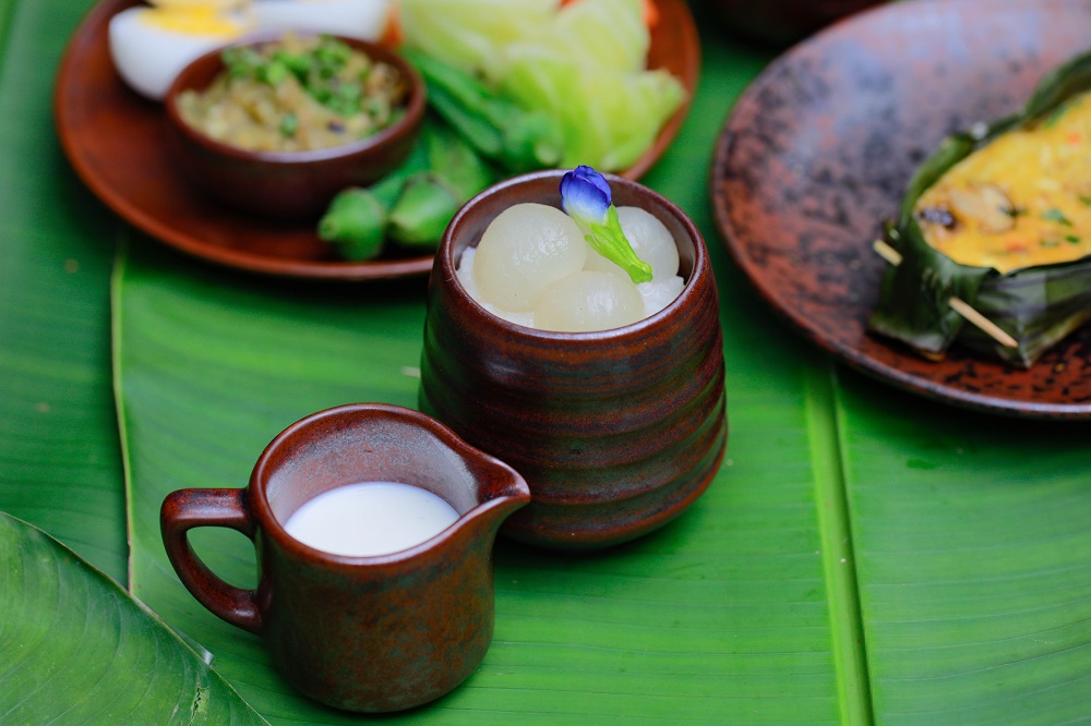 Things to do in Lamphun, Thailand: Sweeten your day with Sticky Rice with Longans and Coconut Cream